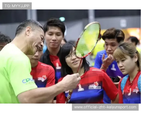 退役运动员回访青训营鼓舞新一代选手，退役运动员进校园