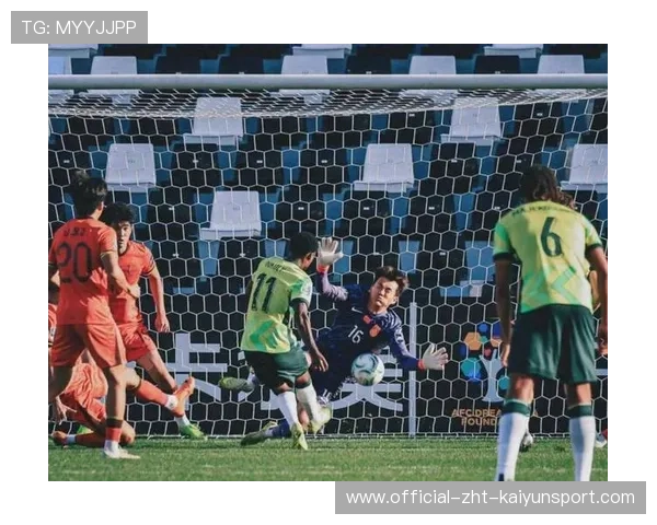 李昊连续化解近距离抽射：门线上的无畏卫士